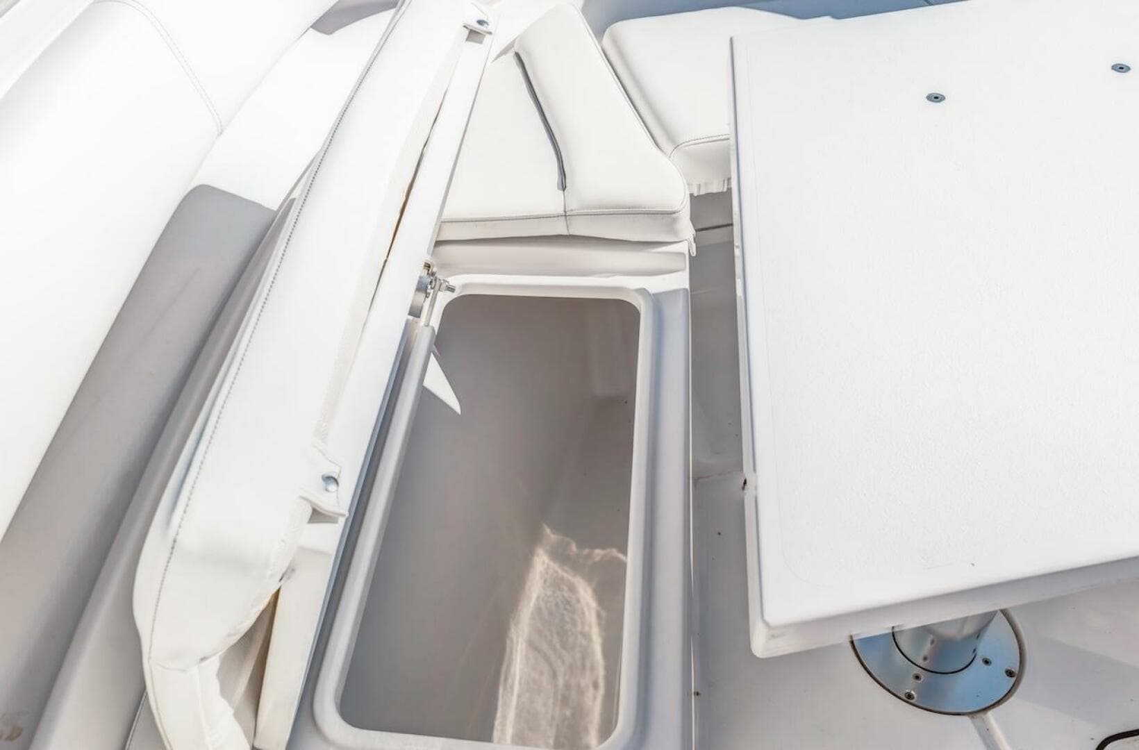 2022 Sportsman Open 352 Center Console