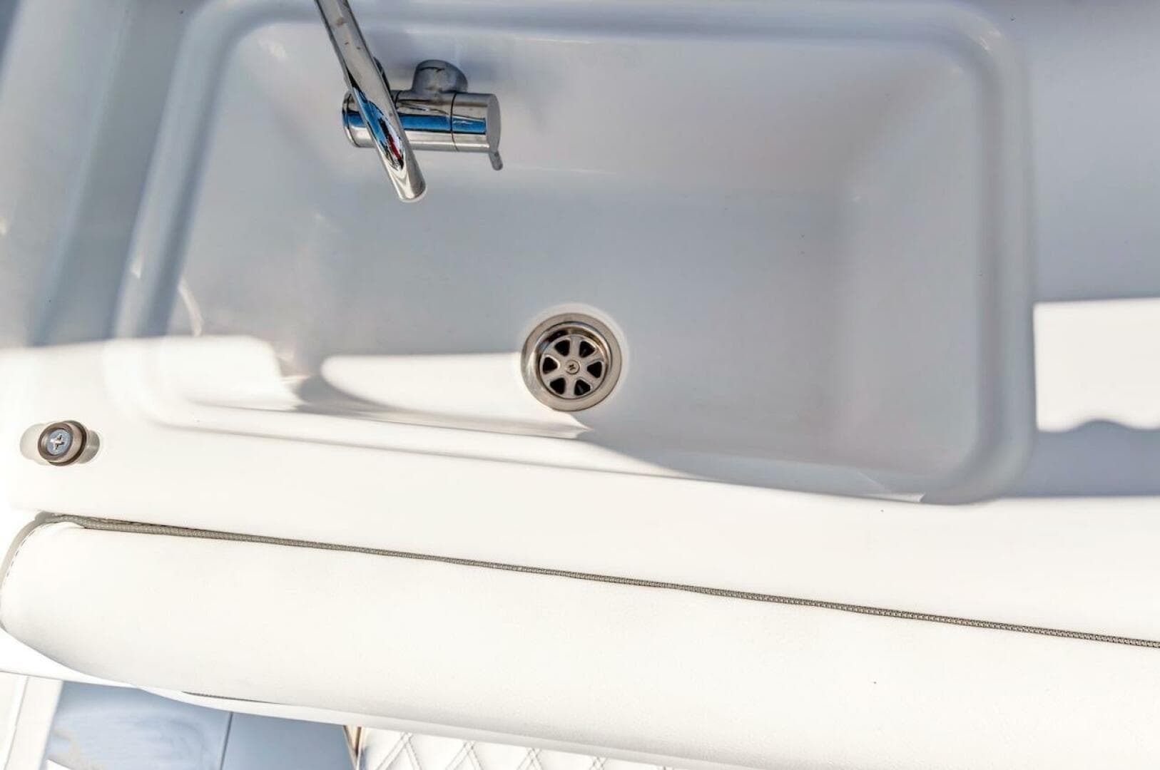 2022 Sportsman Open 352 Center Console