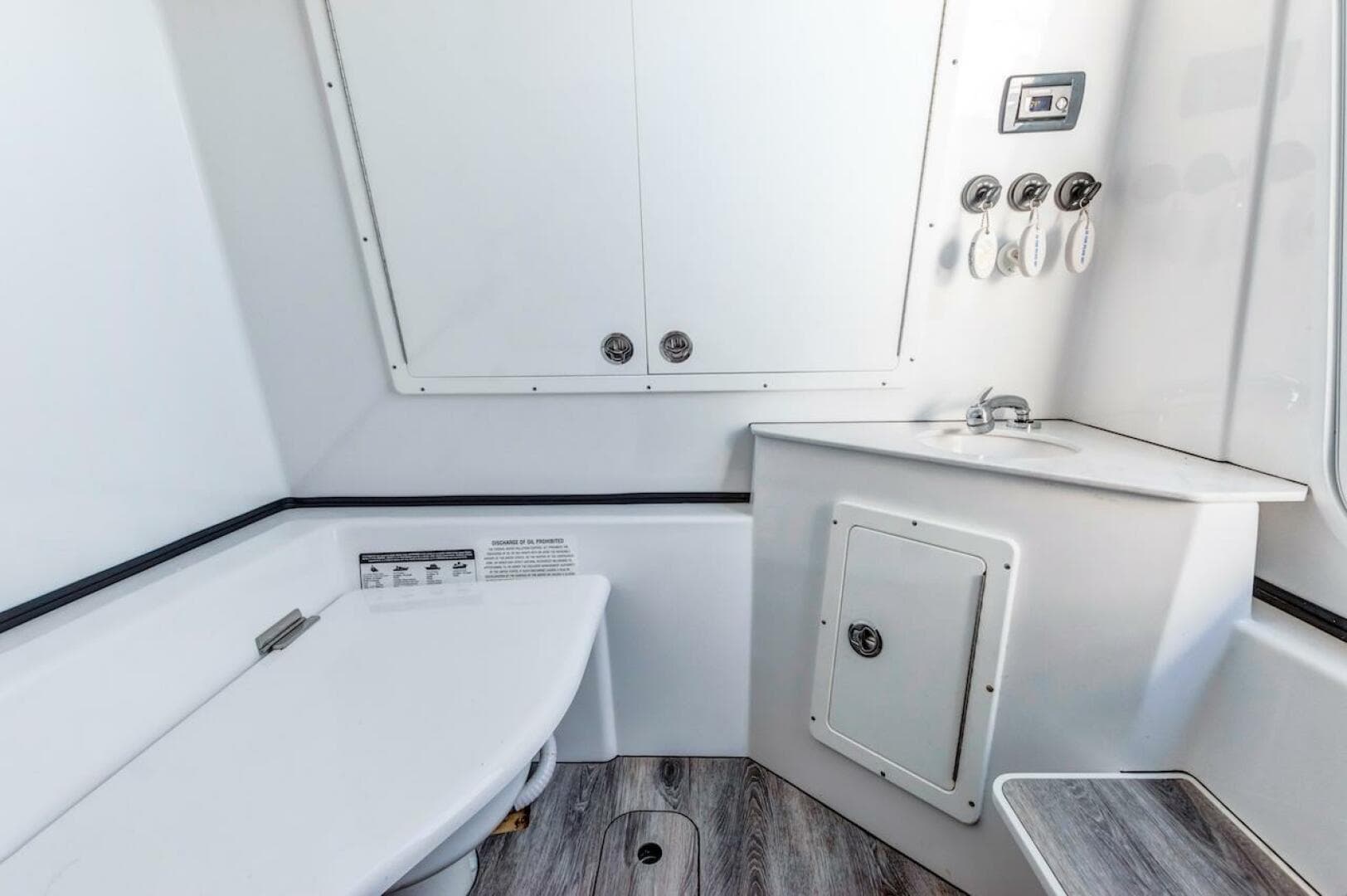 2022 Sportsman Open 352 Center Console