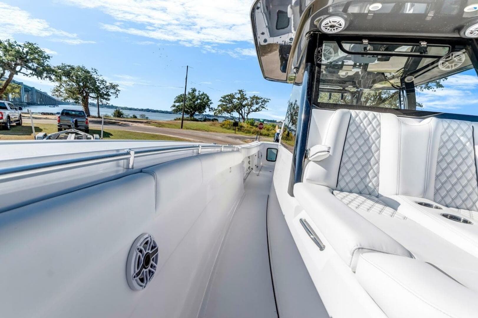 2022 Sportsman Open 352 Center Console