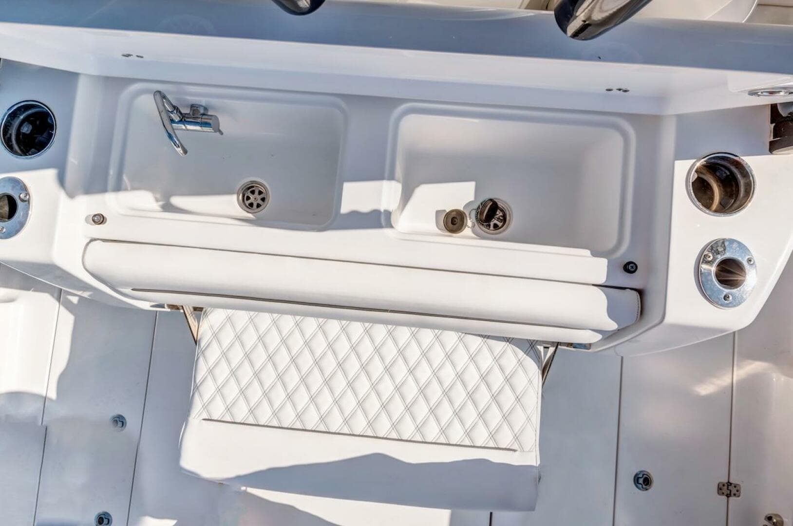 2022 Sportsman Open 352 Center Console
