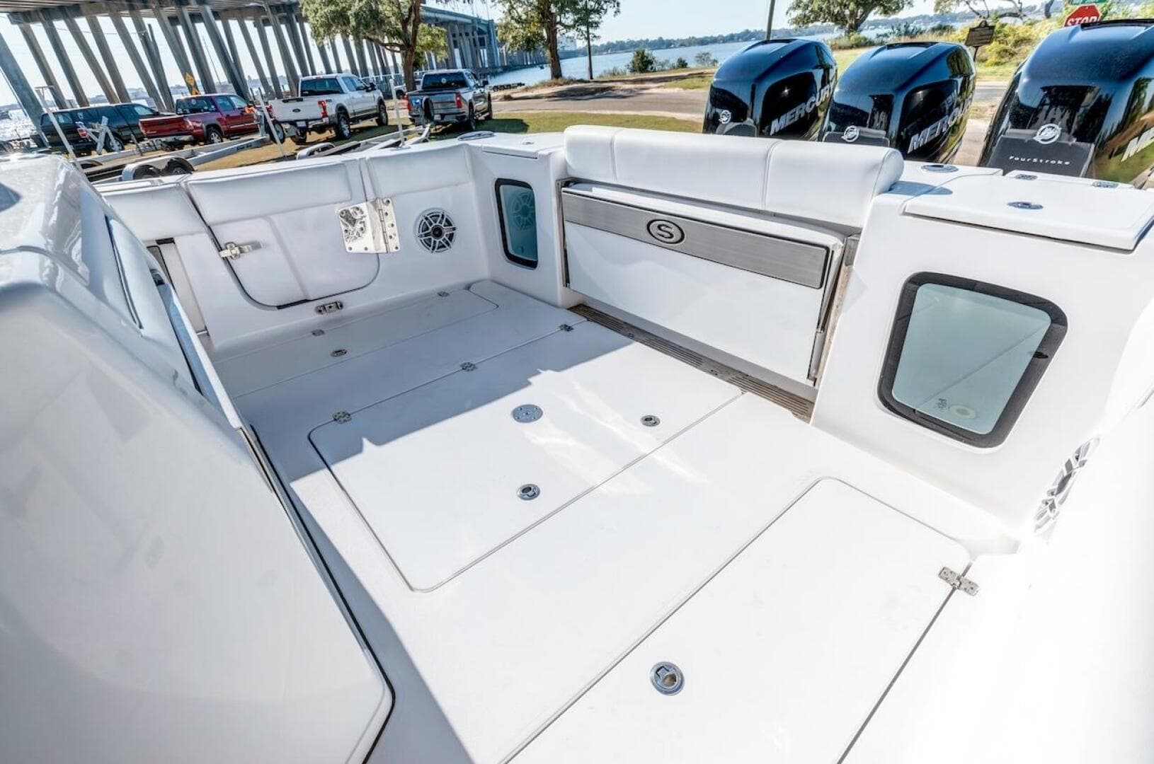 2022 Sportsman Open 352 Center Console