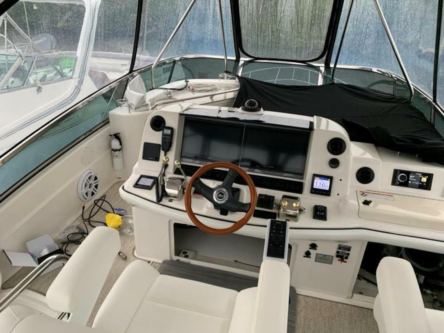 2006 Sea Ray 52 Sedan Bridge helm with modern navigation equipment and leather seating.