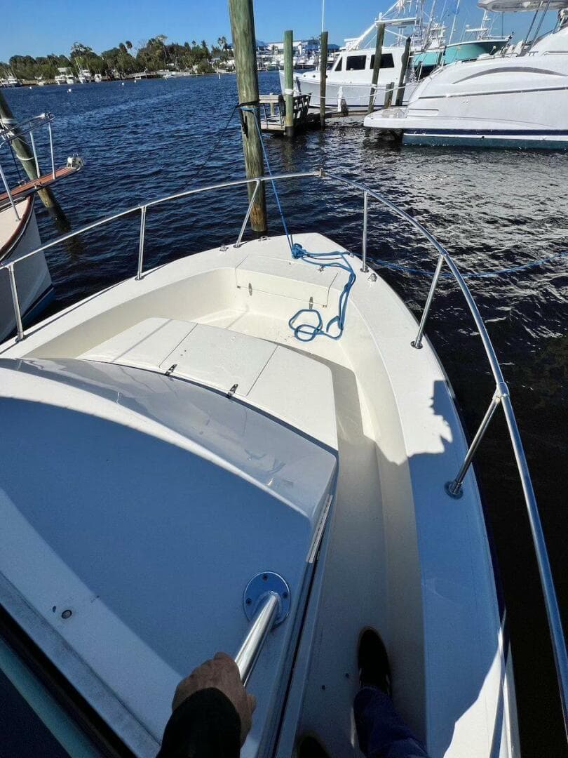 1988 Grady-White 25 SAILFISH boat docked in marina, view of bow and railing.