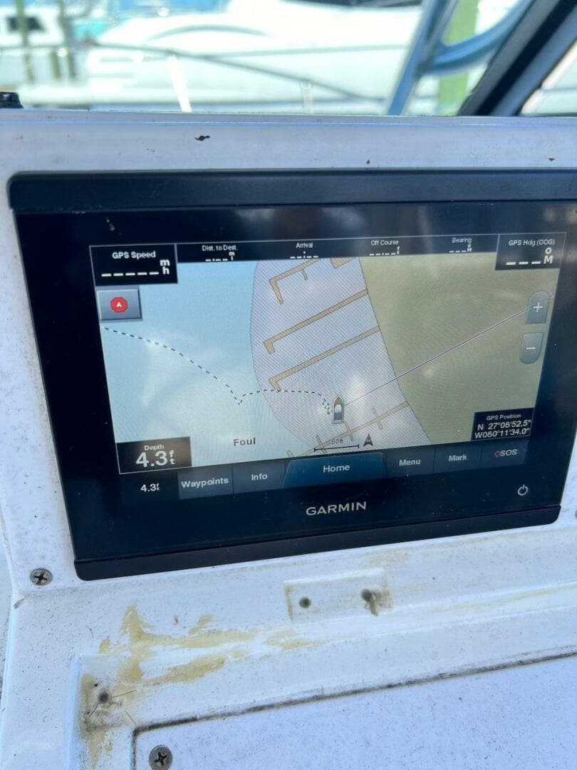 Garmin GPS display on 1988 Grady-White 25 SAILFISH boat dashboard.