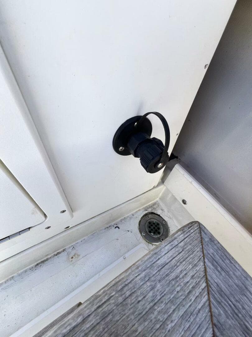1988 Grady-White 25 SAILFISH boat interior detail with plug and drain.