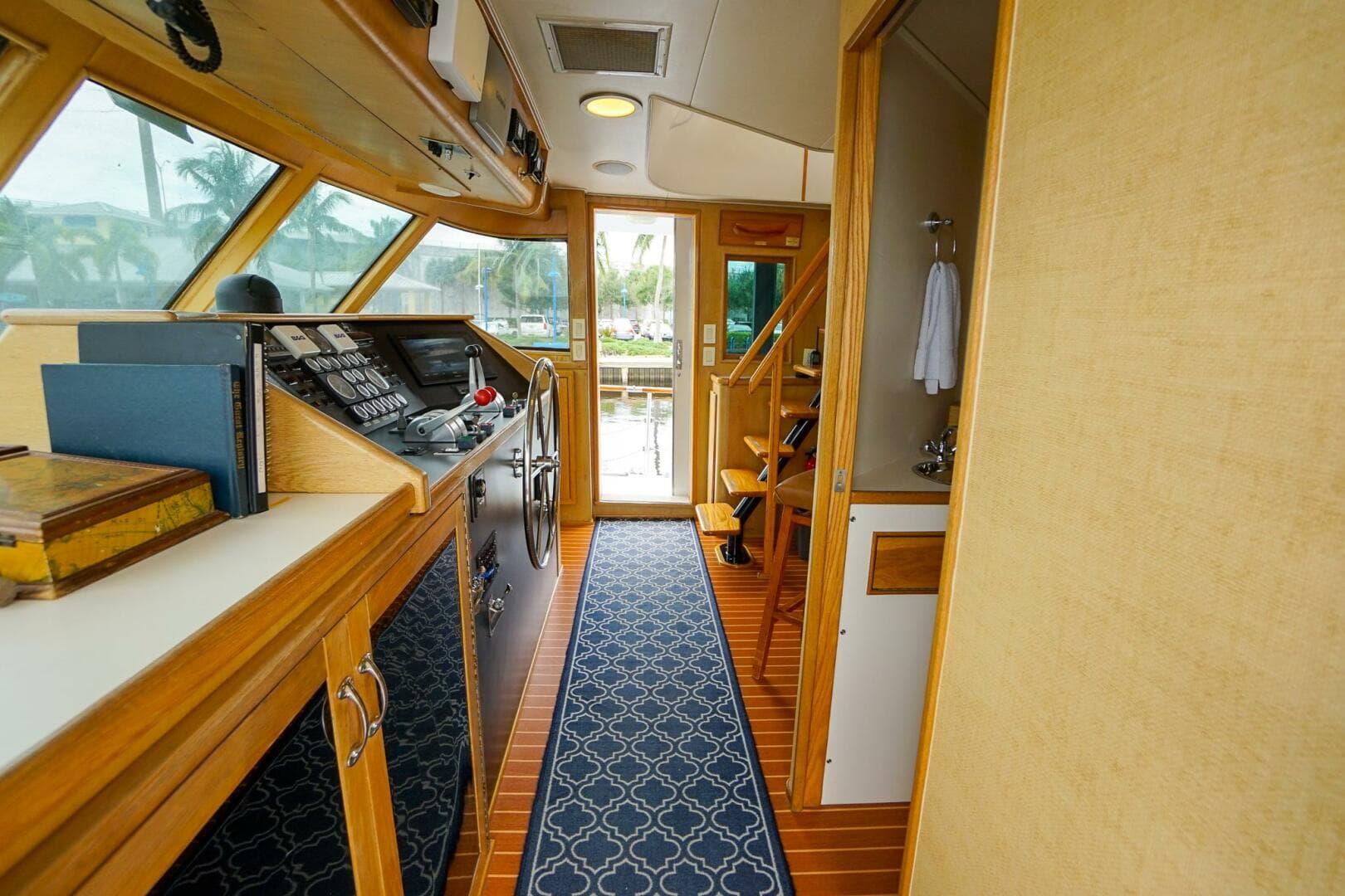 1989 Hatteras 80 Cockpit Motor Yacht