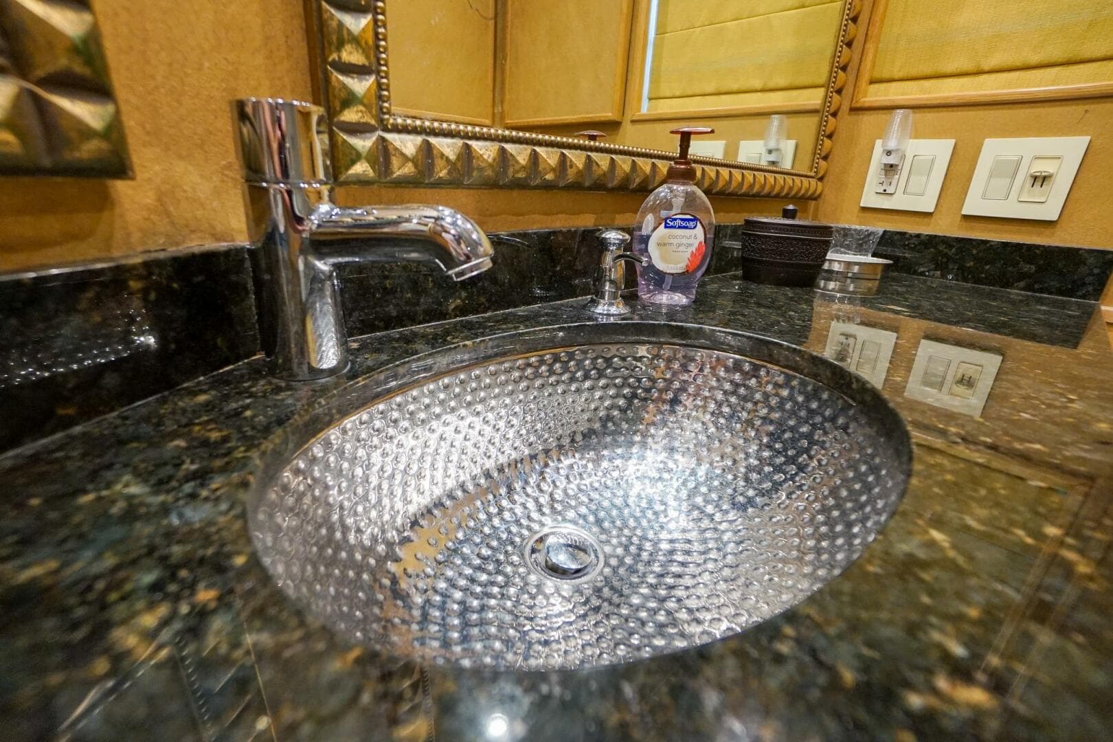 1989 Hatteras 80 Cockpit Motor Yacht