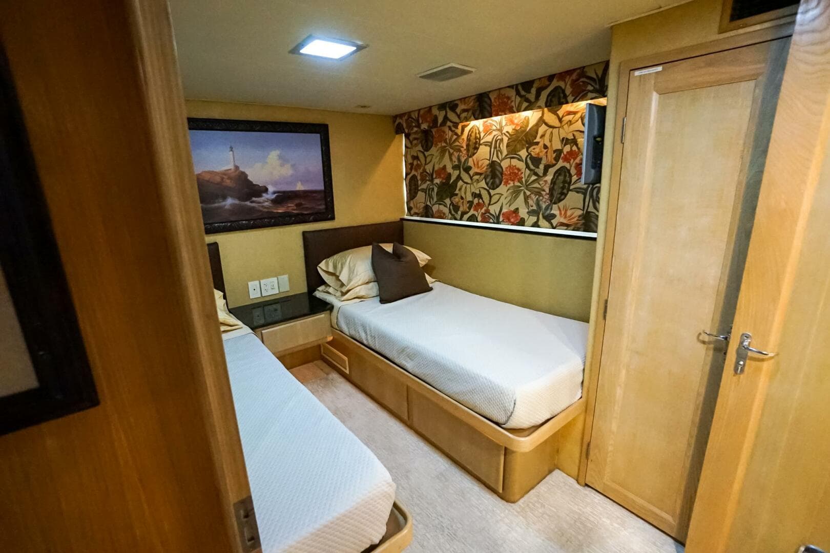 1989 Hatteras 80 Cockpit Motor Yacht