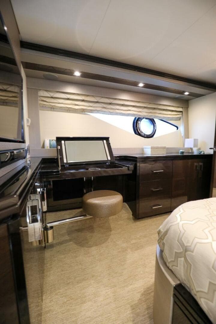 2016 Marquis 660 Sport Yacht