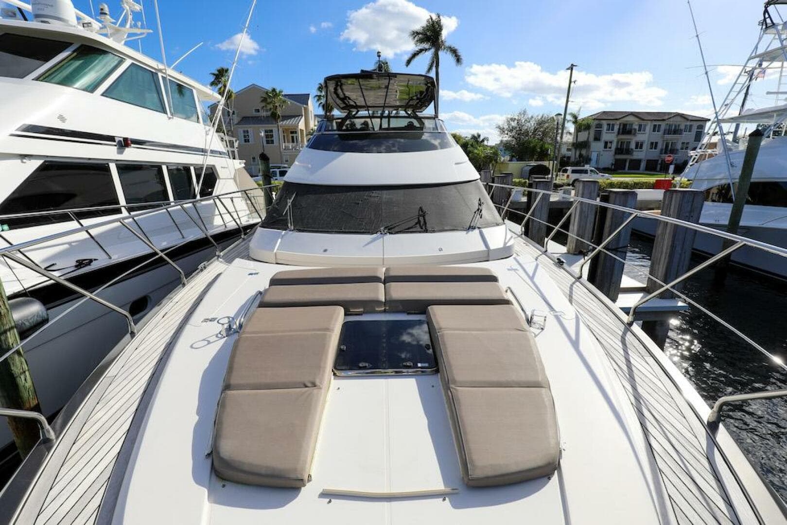 2016 Marquis 660 Sport Yacht