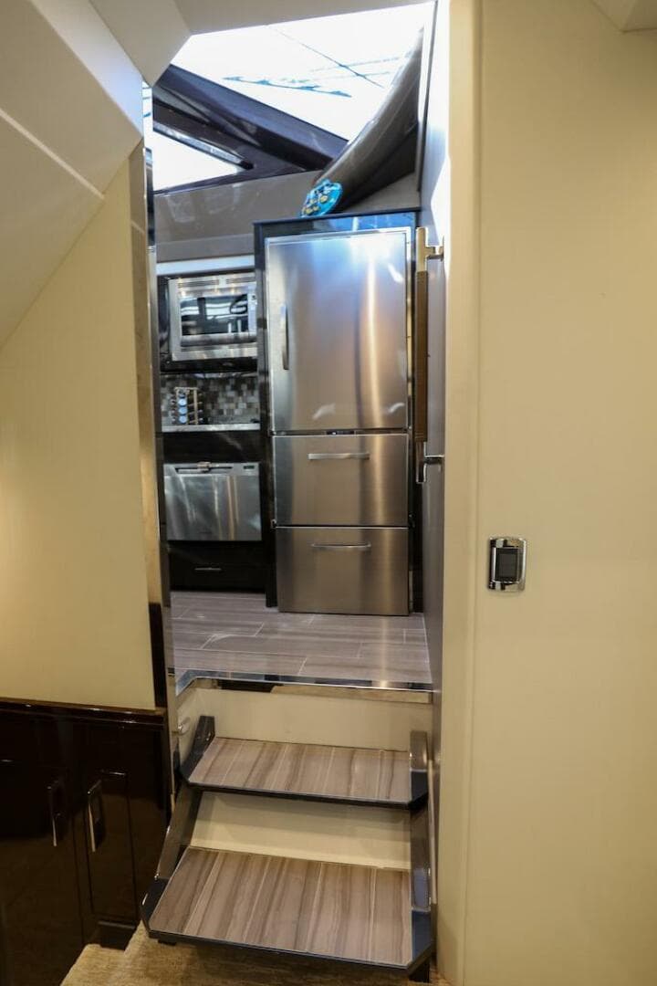 2016 Marquis 660 Sport Yacht