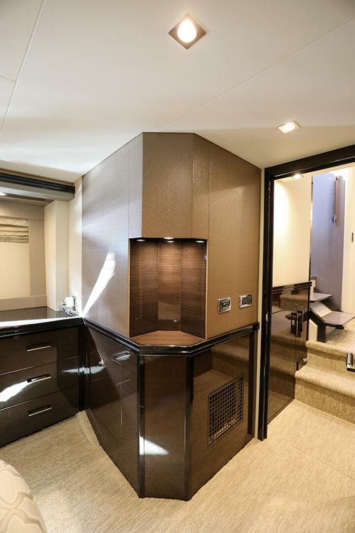 2016 Marquis 660 Sport Yacht