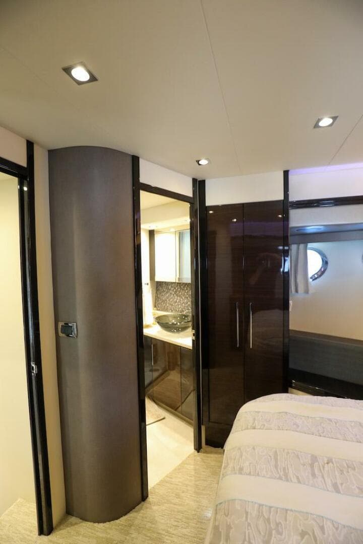 2016 Marquis 660 Sport Yacht