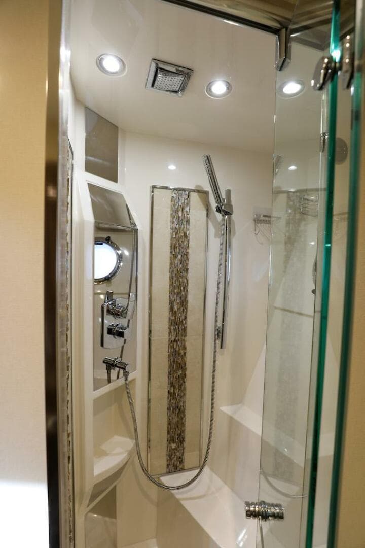 2016 Marquis 660 Sport Yacht