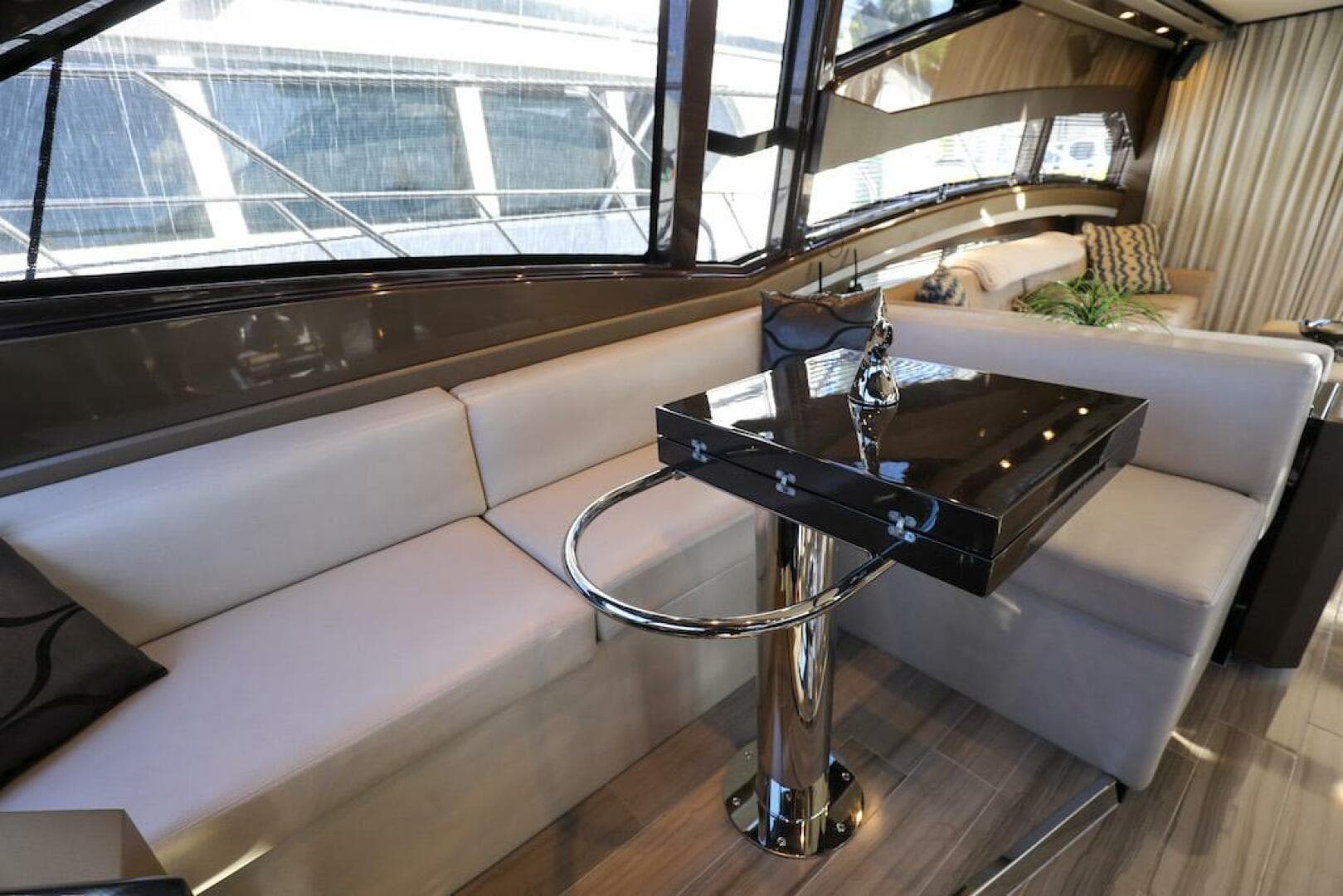 2016 Marquis 660 Sport Yacht