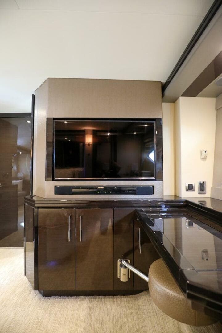 2016 Marquis 660 Sport Yacht