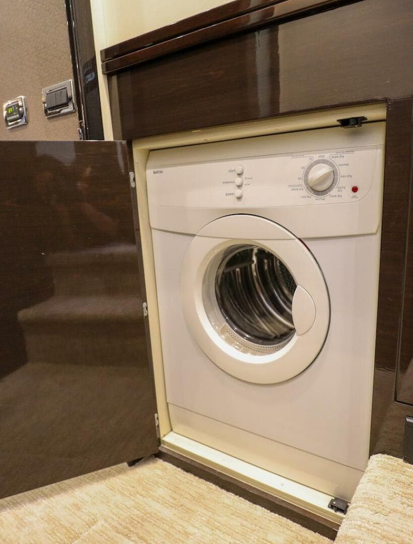 2016 Marquis 660 Sport Yacht