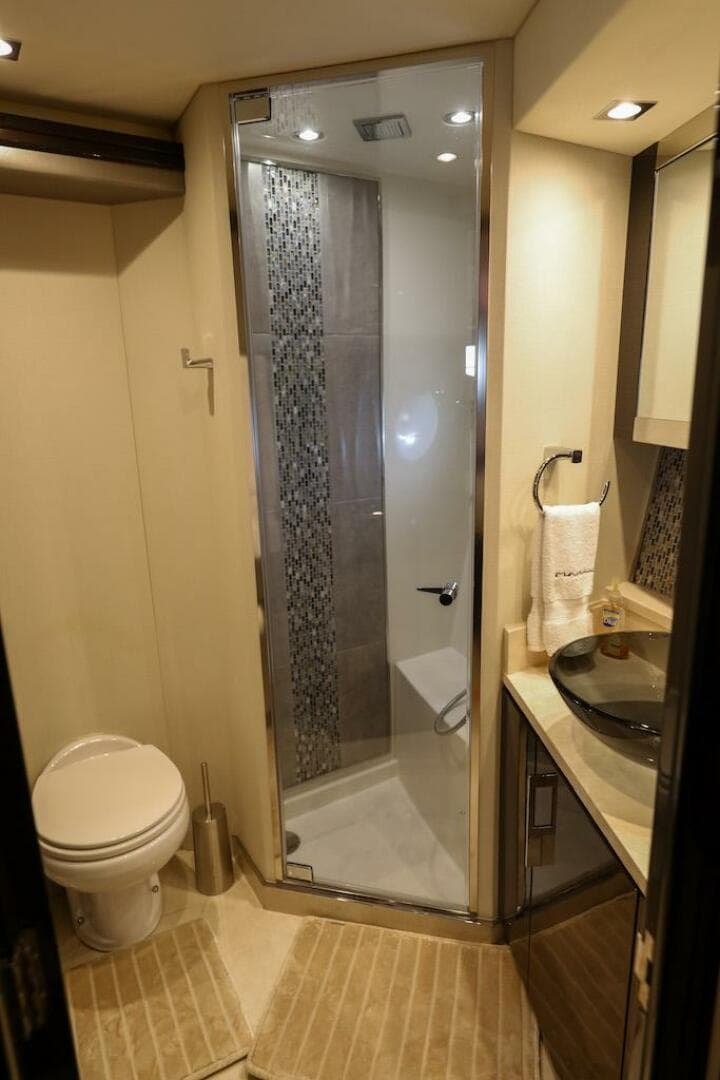 2016 Marquis 660 Sport Yacht