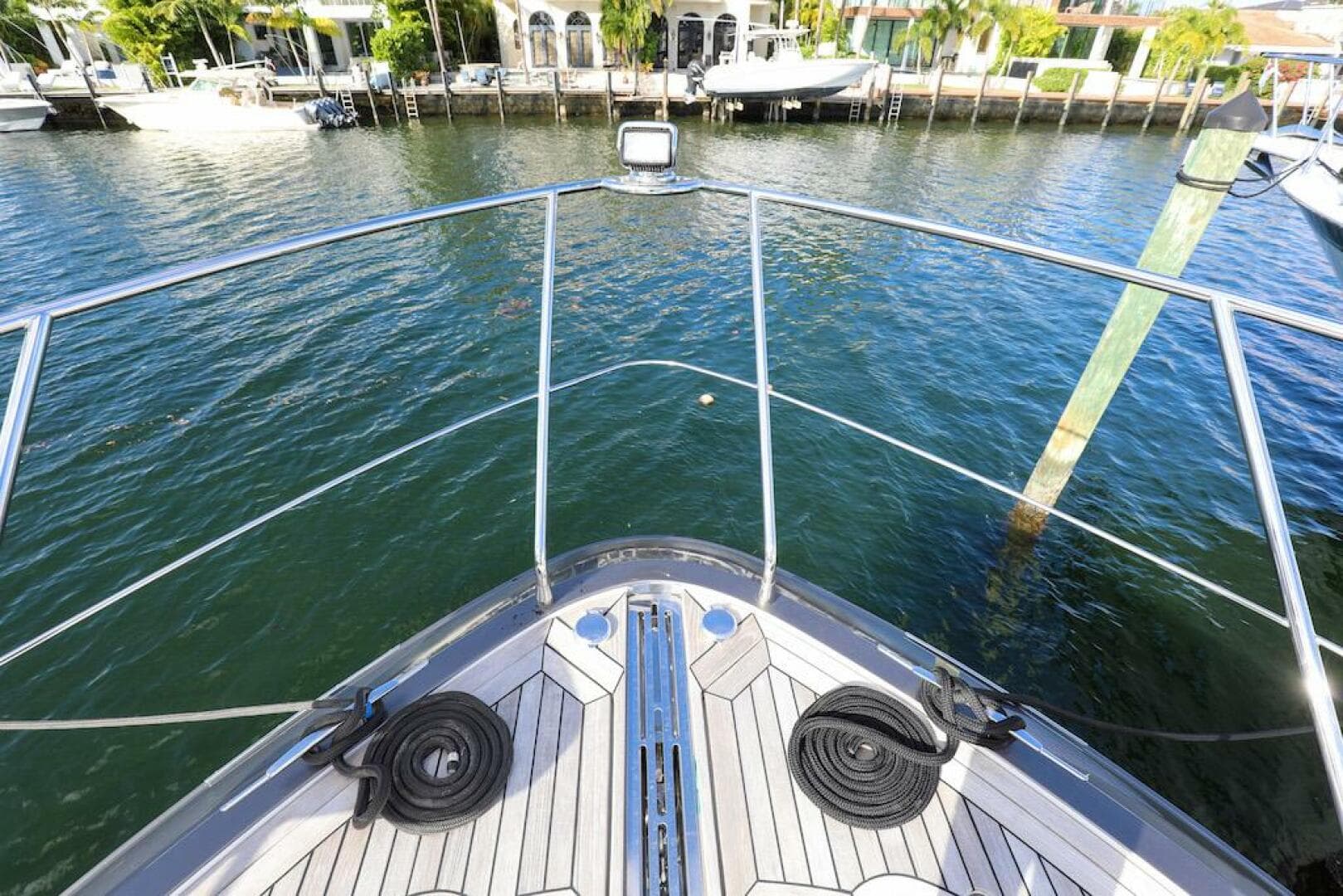 2016 Marquis 660 Sport Yacht