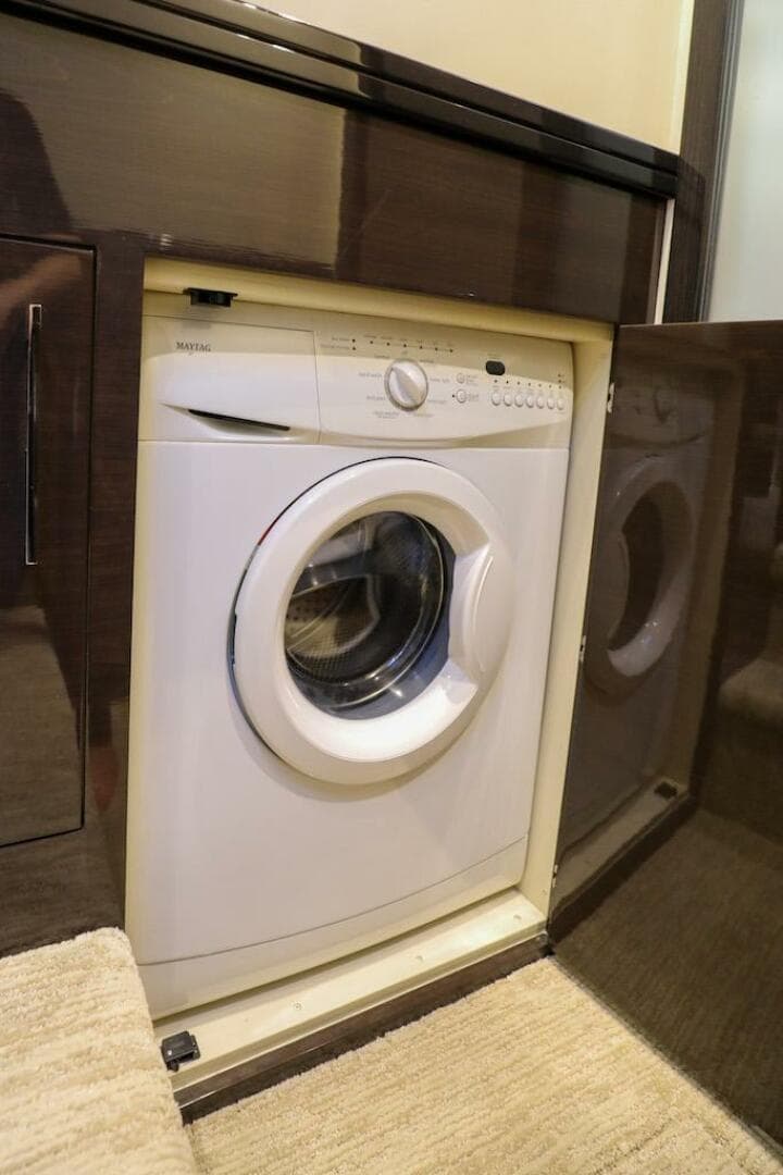 2016 Marquis 660 Sport Yacht