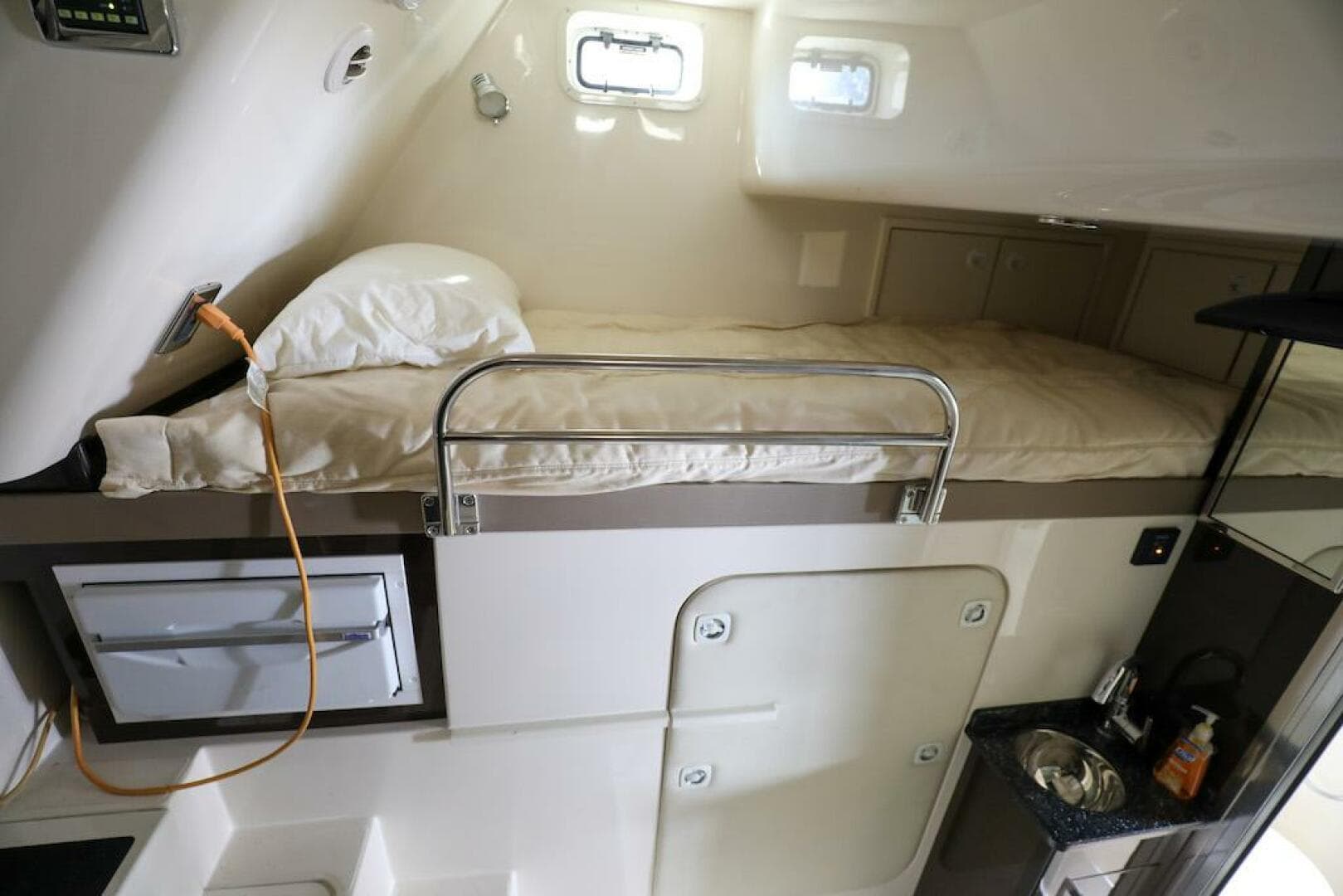 2016 Marquis 660 Sport Yacht