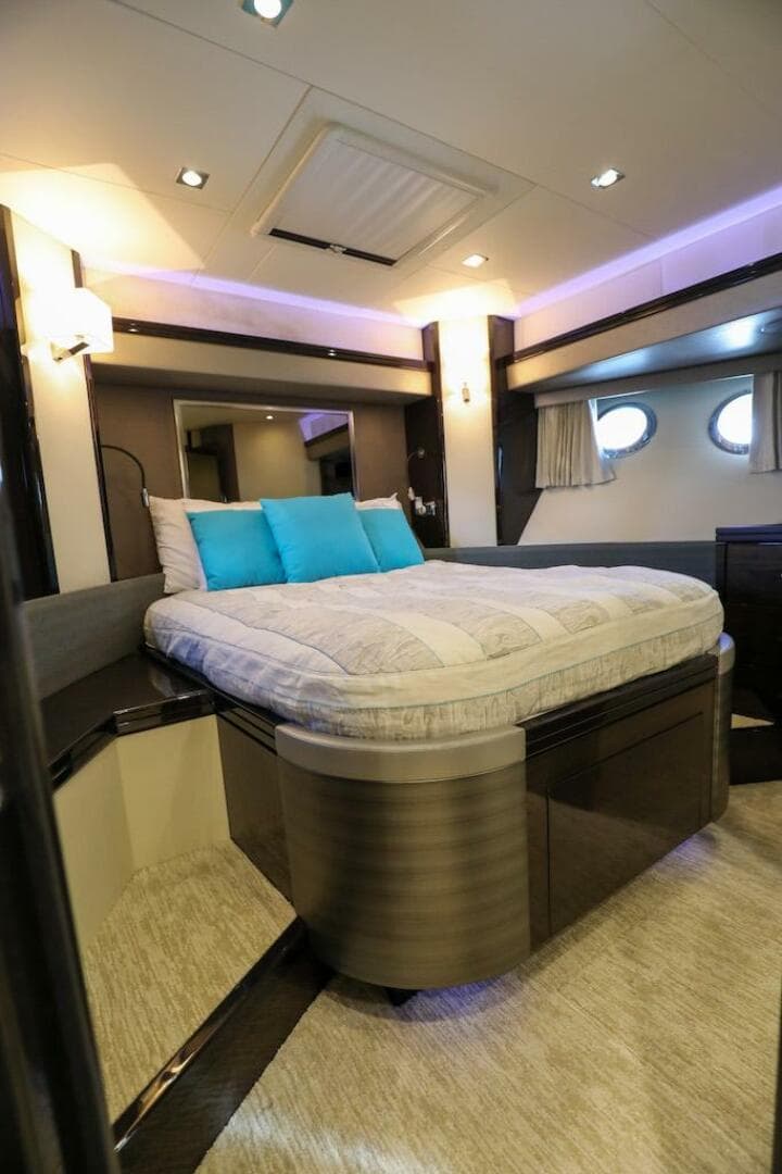 2016 Marquis 660 Sport Yacht