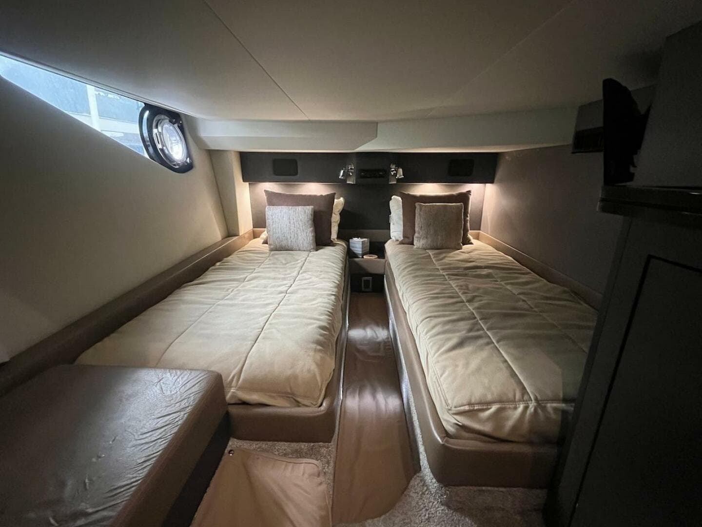 2017 Marquis 500 Sport Yacht twin bed cabin interior.