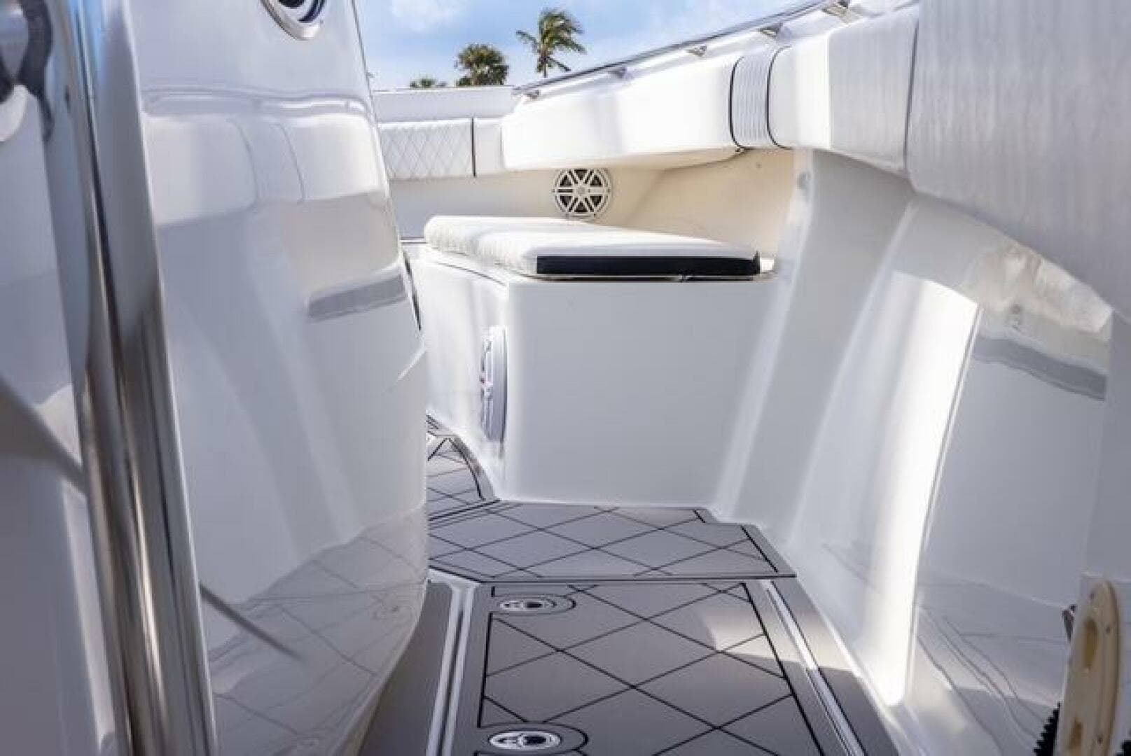2007 Spectre 37 Center Console