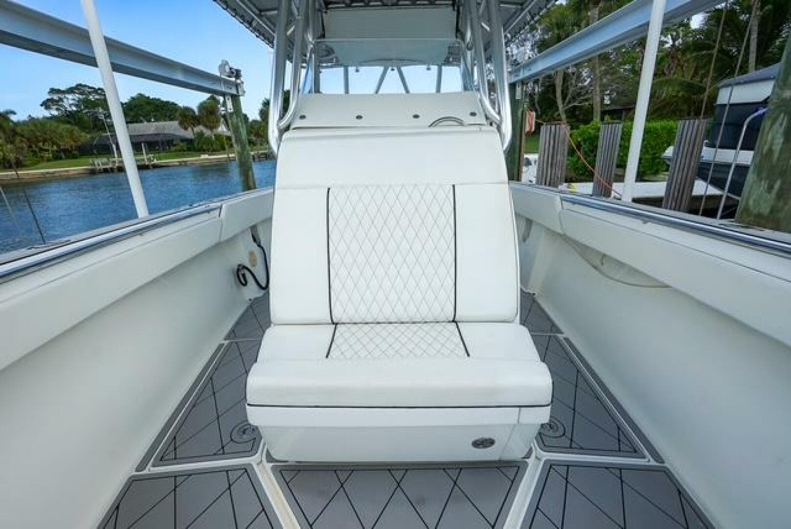 2007 Spectre 37 Center Console