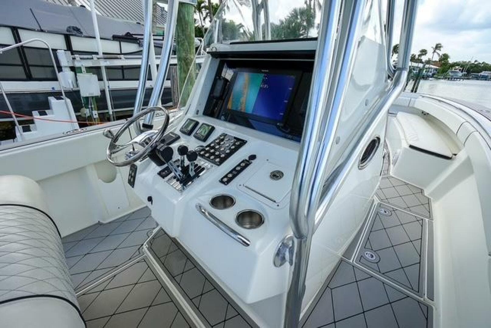 2007 Spectre 37 Center Console