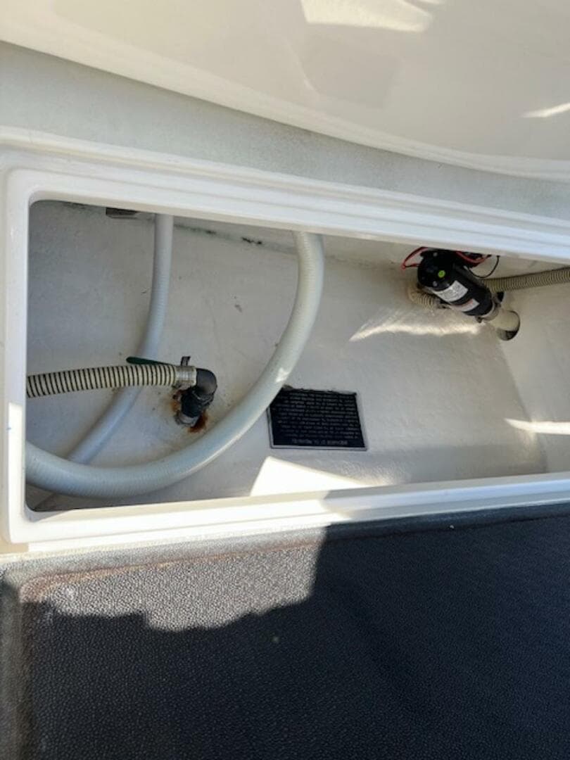 2008 Spectre 34 Center Console
