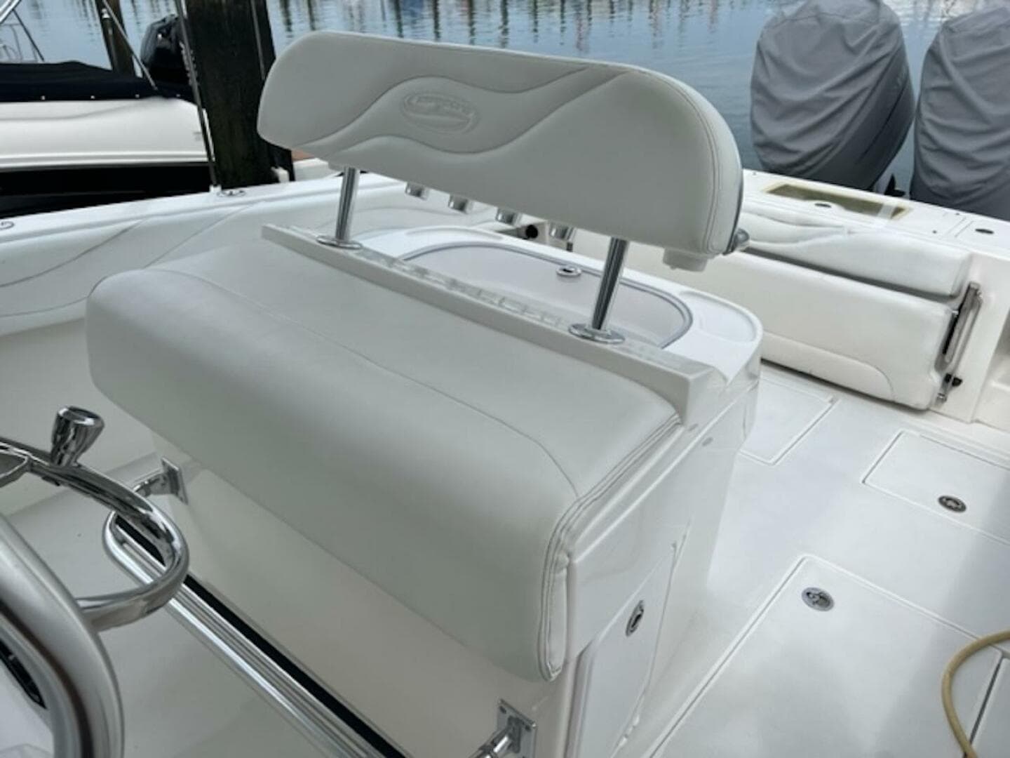 2008 Spectre 34 Center Console