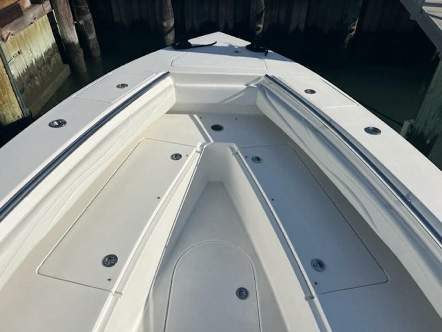2008 Spectre 34 Center Console