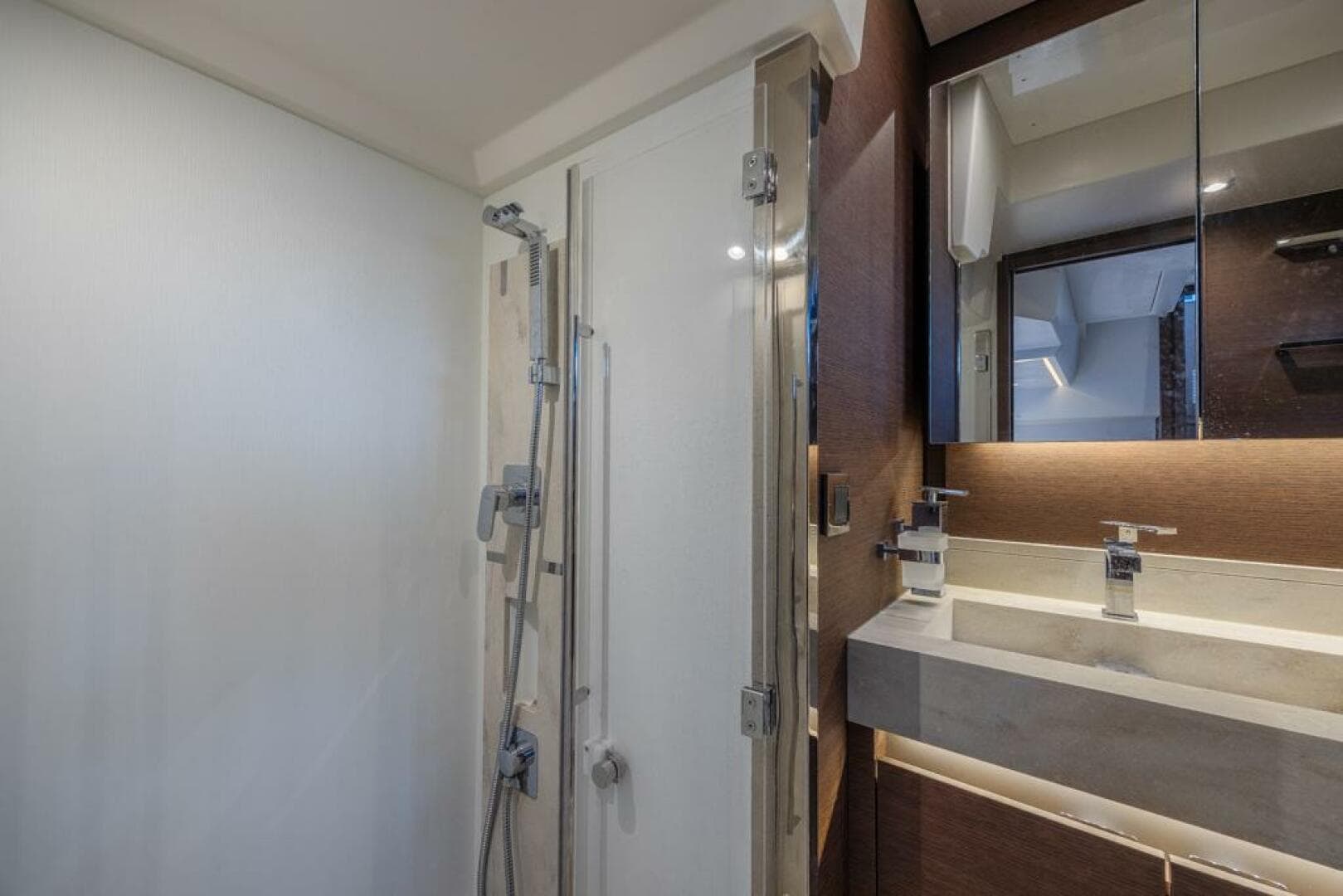 2021 Prestige 520 Flybridge