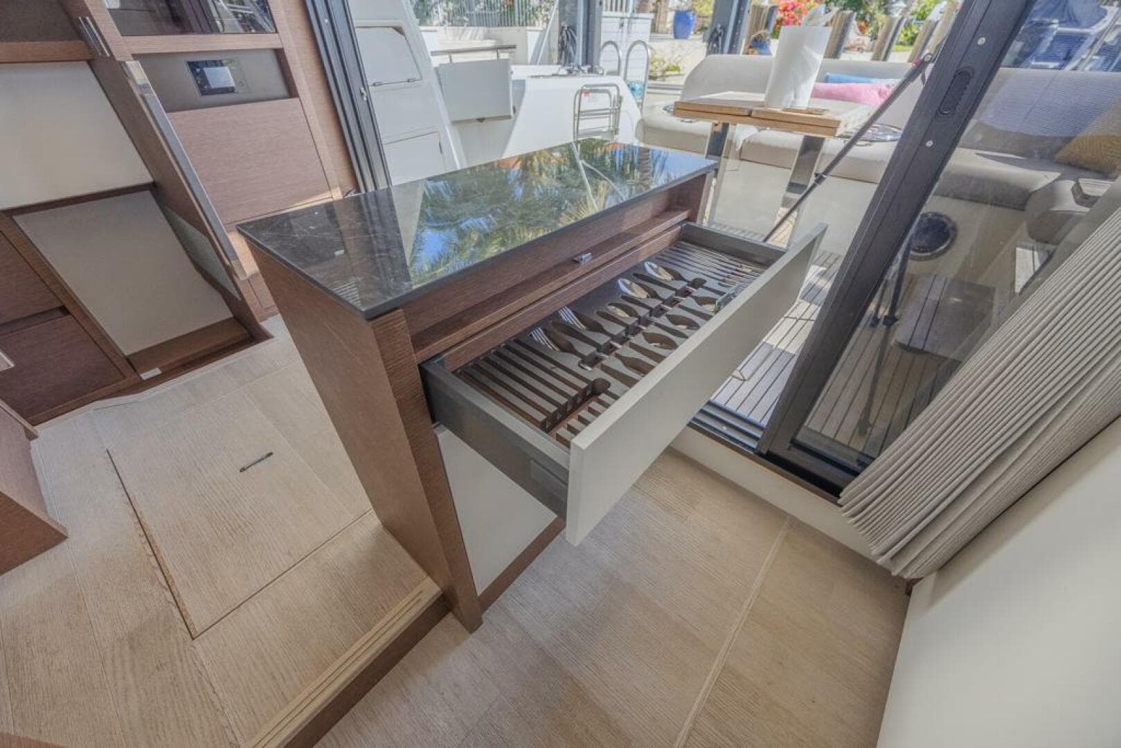 2021 Prestige 520 Flybridge