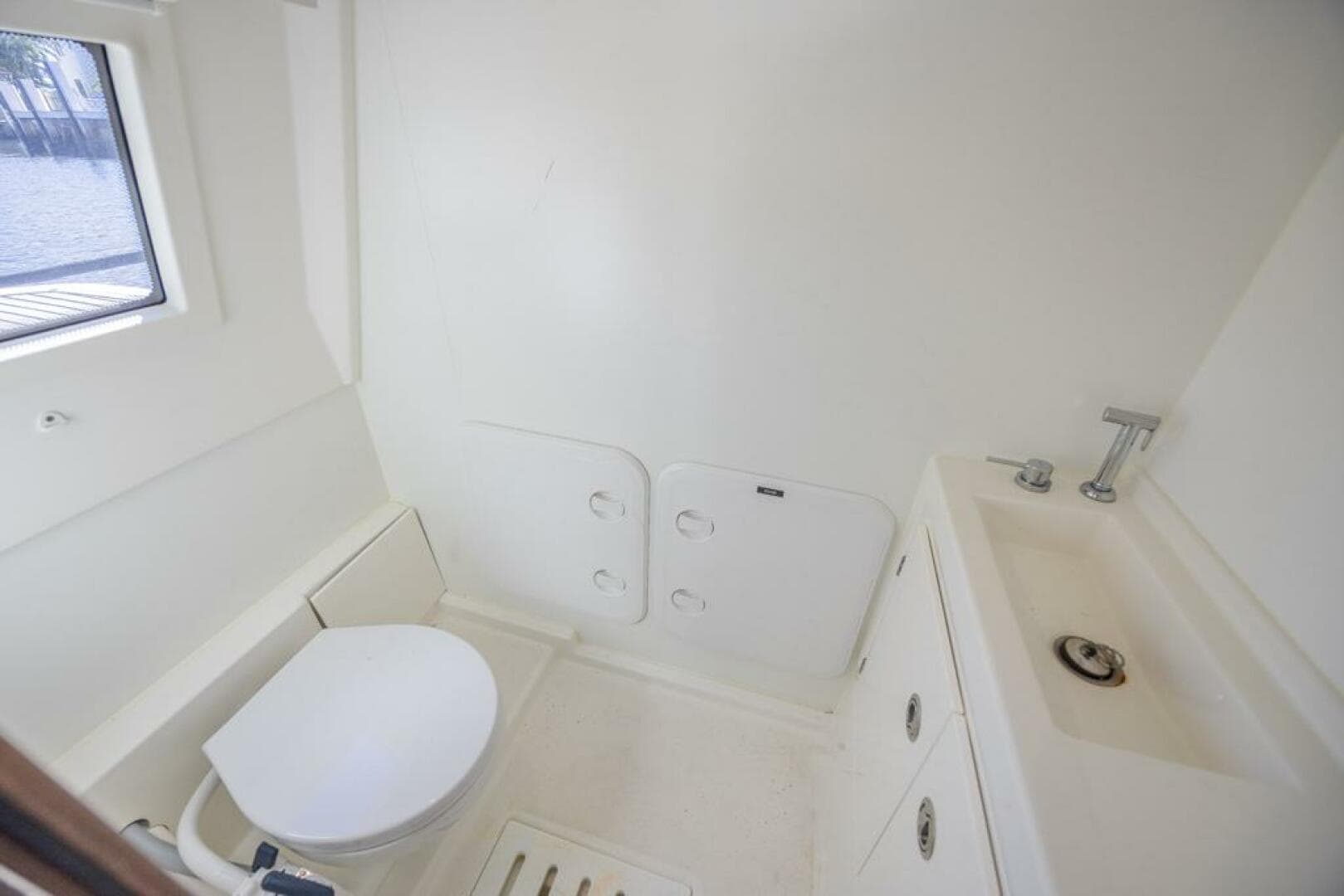 2021 Prestige 520 Flybridge