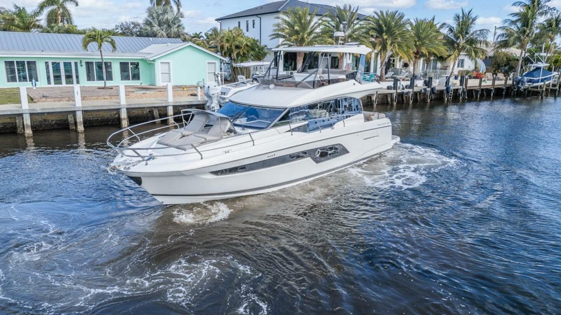 2021 Prestige 520 Flybridge