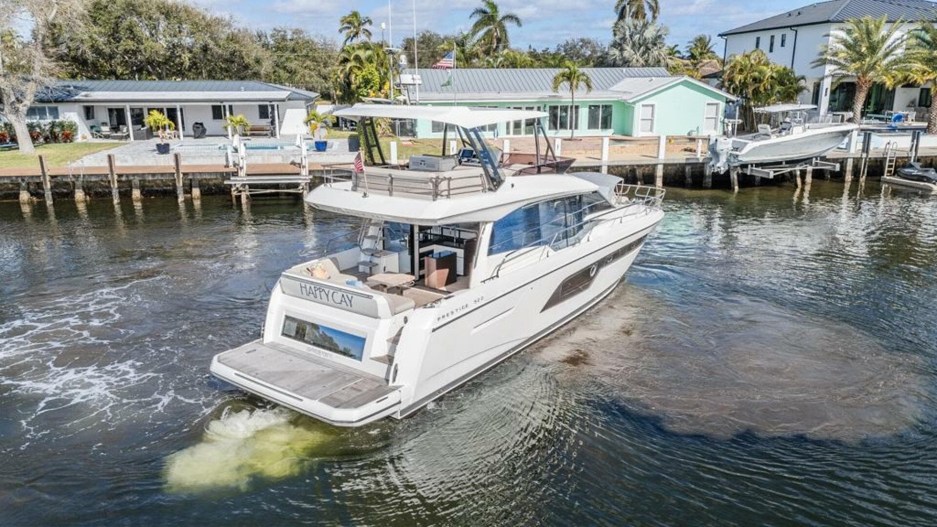2021 Prestige 520 Flybridge