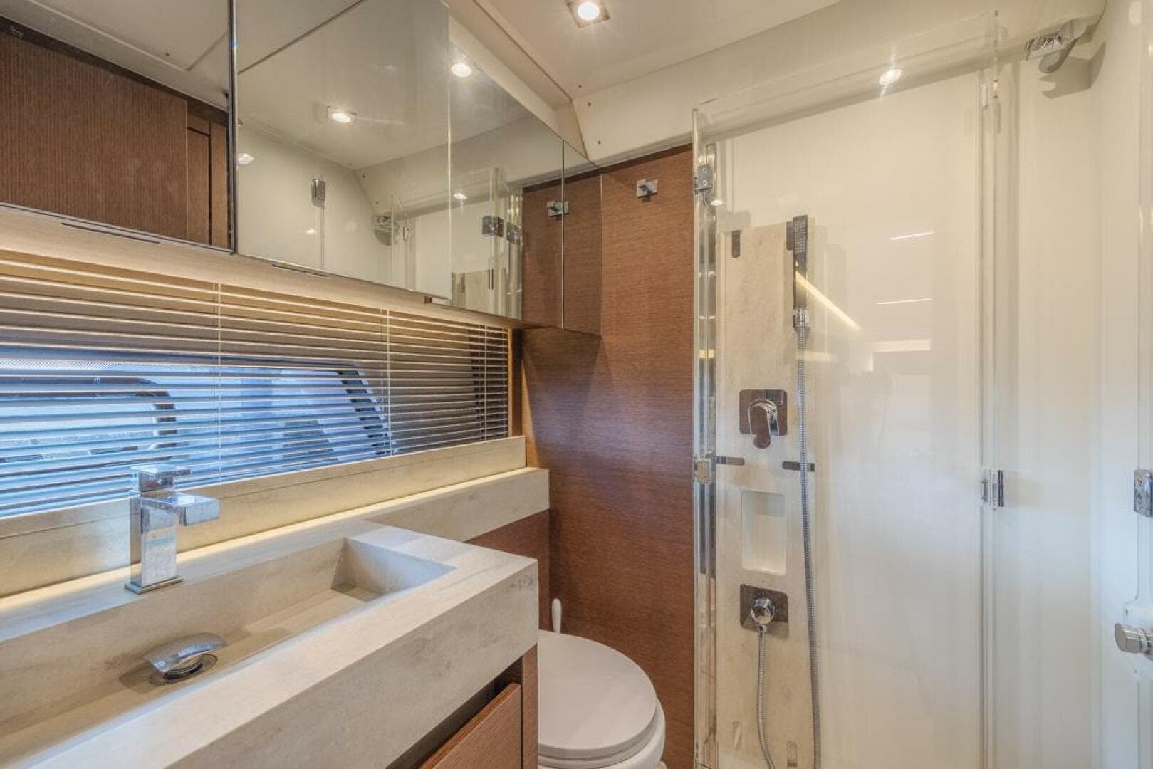 2021 Prestige 520 Flybridge