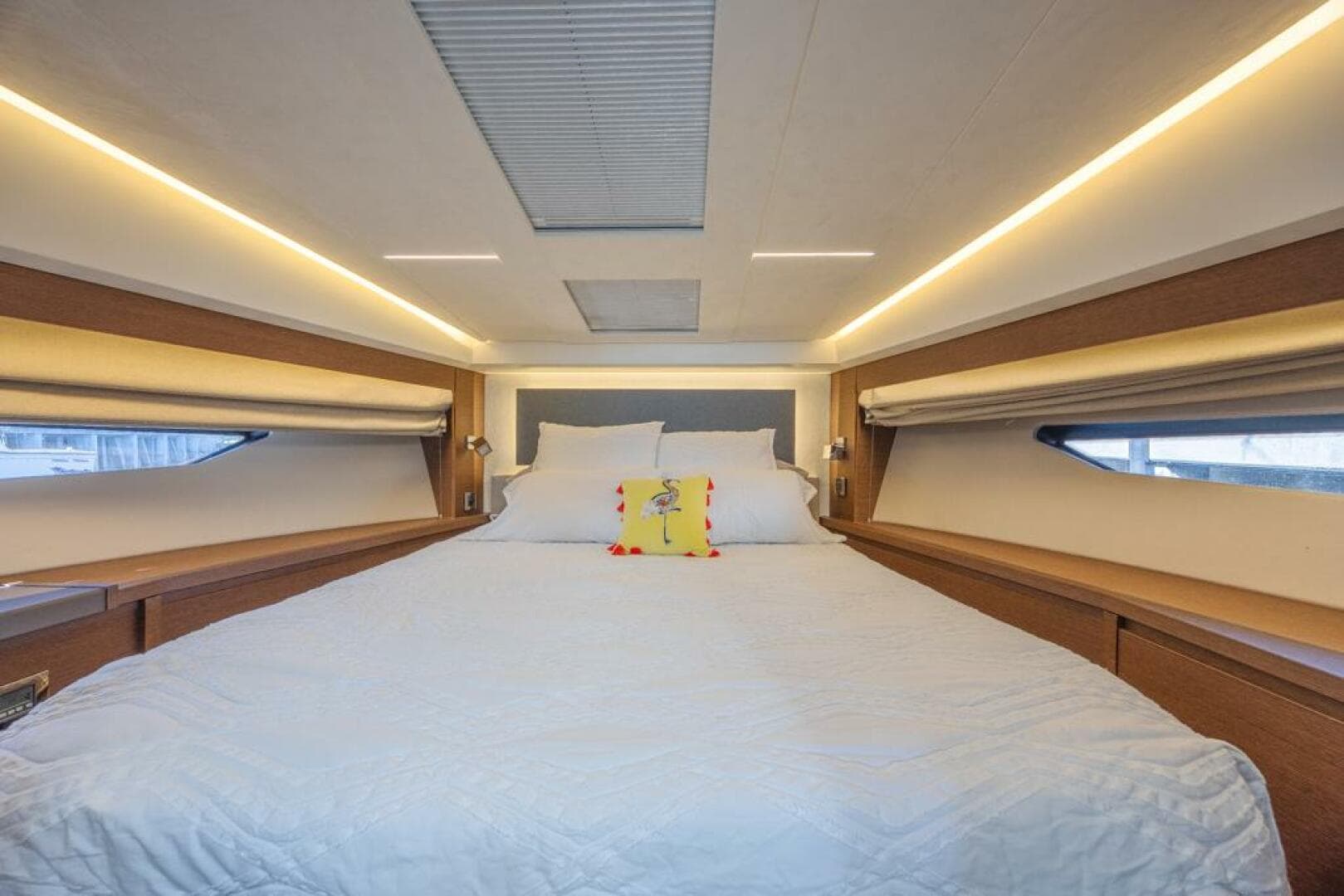 2021 Prestige 520 Flybridge