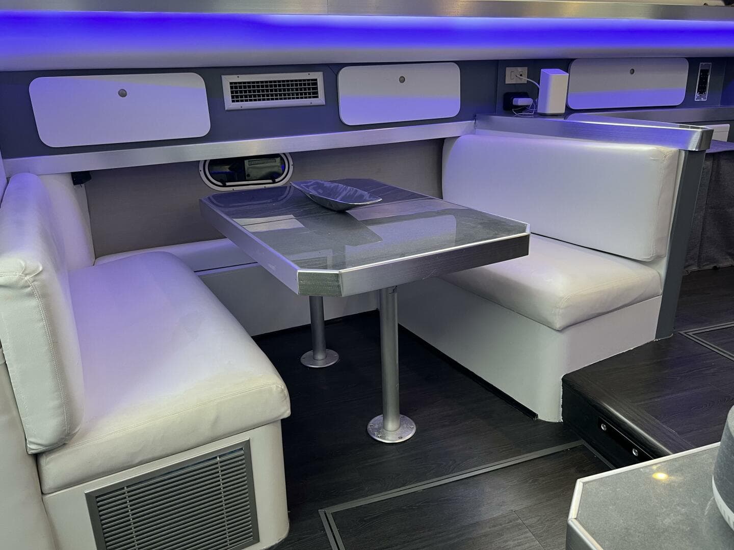 1996 Cruisers Yachts 3650 AFT CABIN