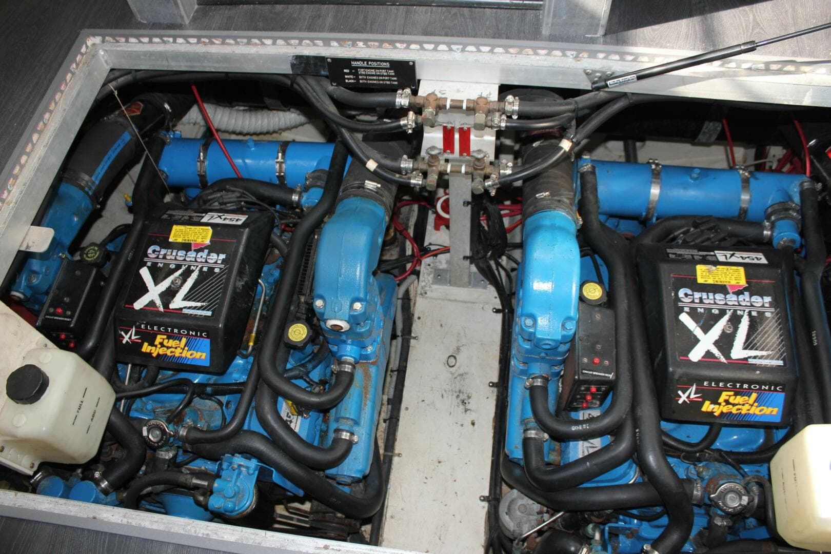 1996 Cruisers Yachts 3650 AFT CABIN