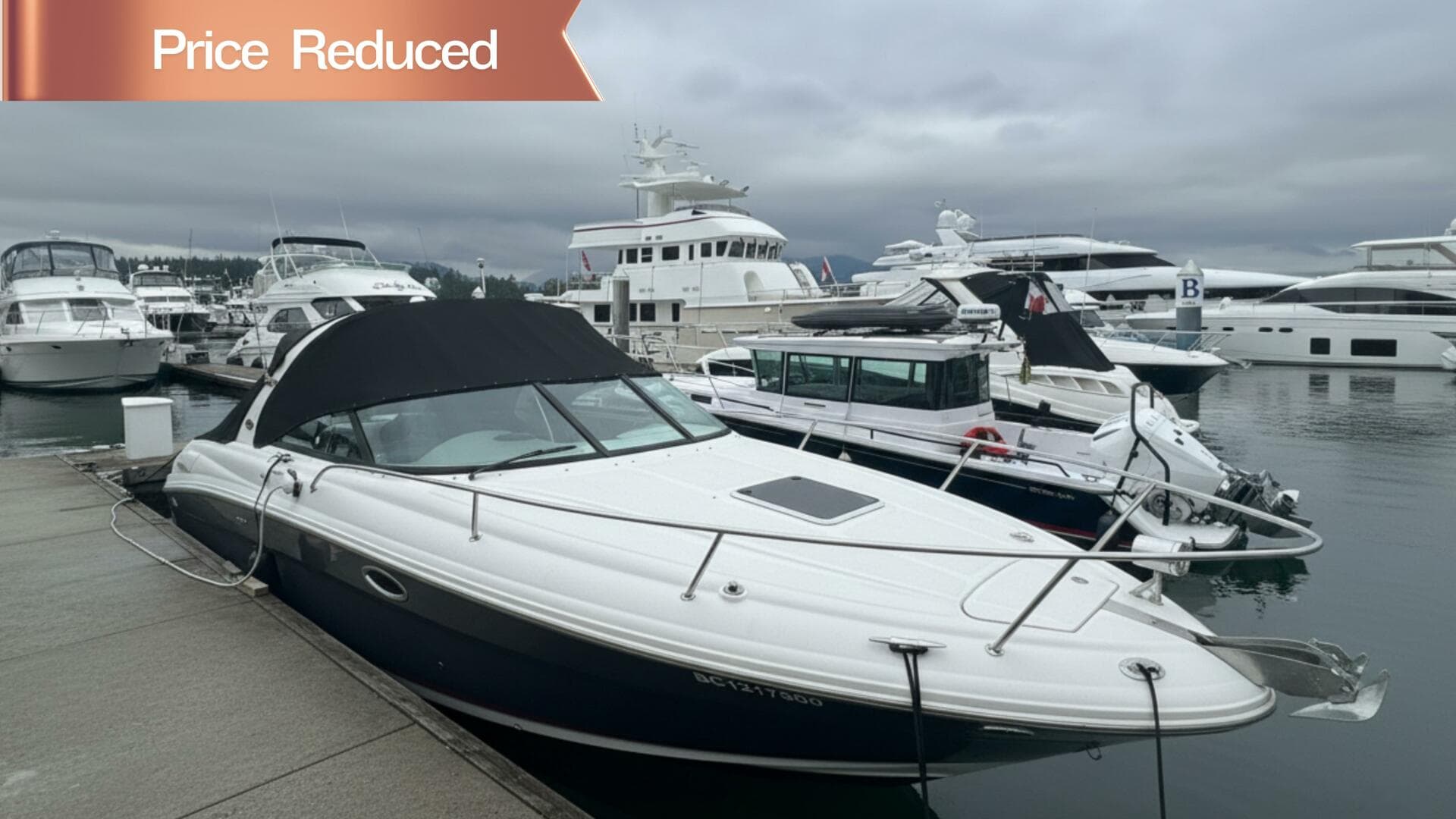 2007 Sea Ray 29SLX with cuddy cabin