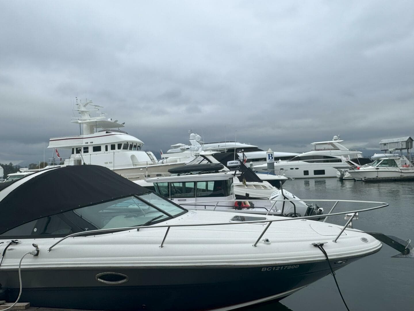 2007 Sea Ray 29SLX with cuddy cabin