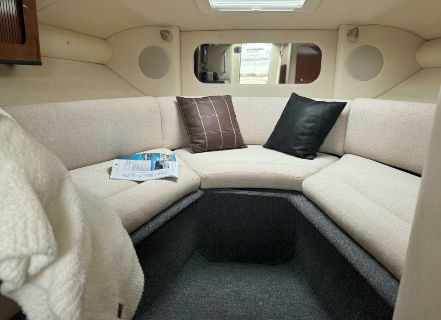 2007 Sea Ray 29SLX with cuddy cabin