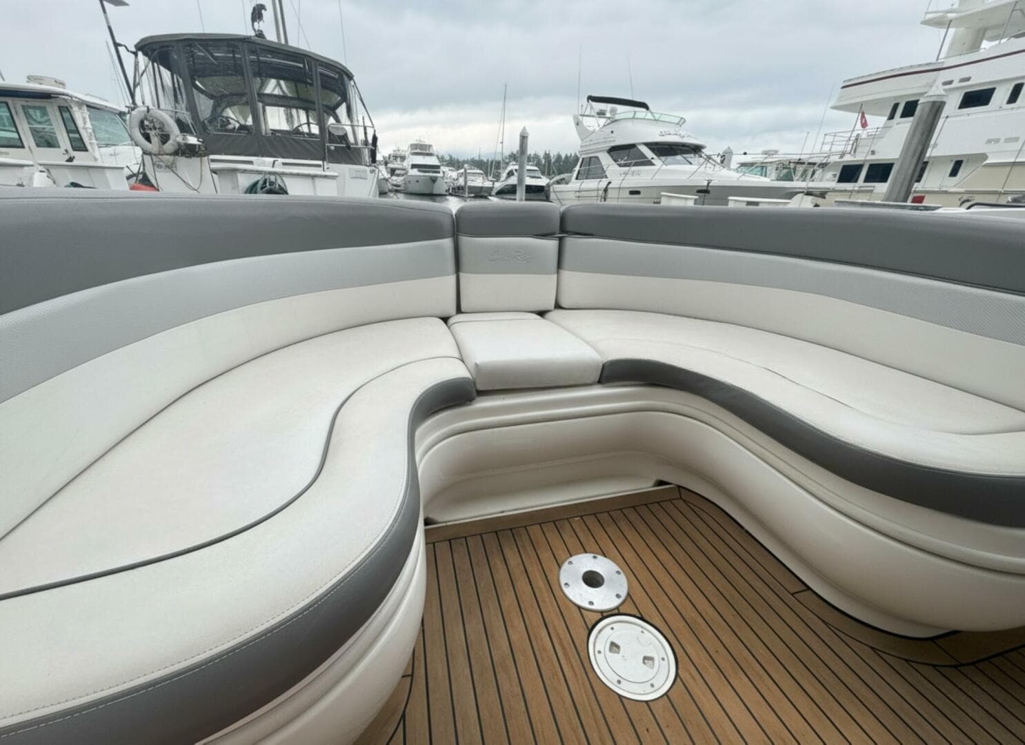 2007 Sea Ray 29SLX with cuddy cabin