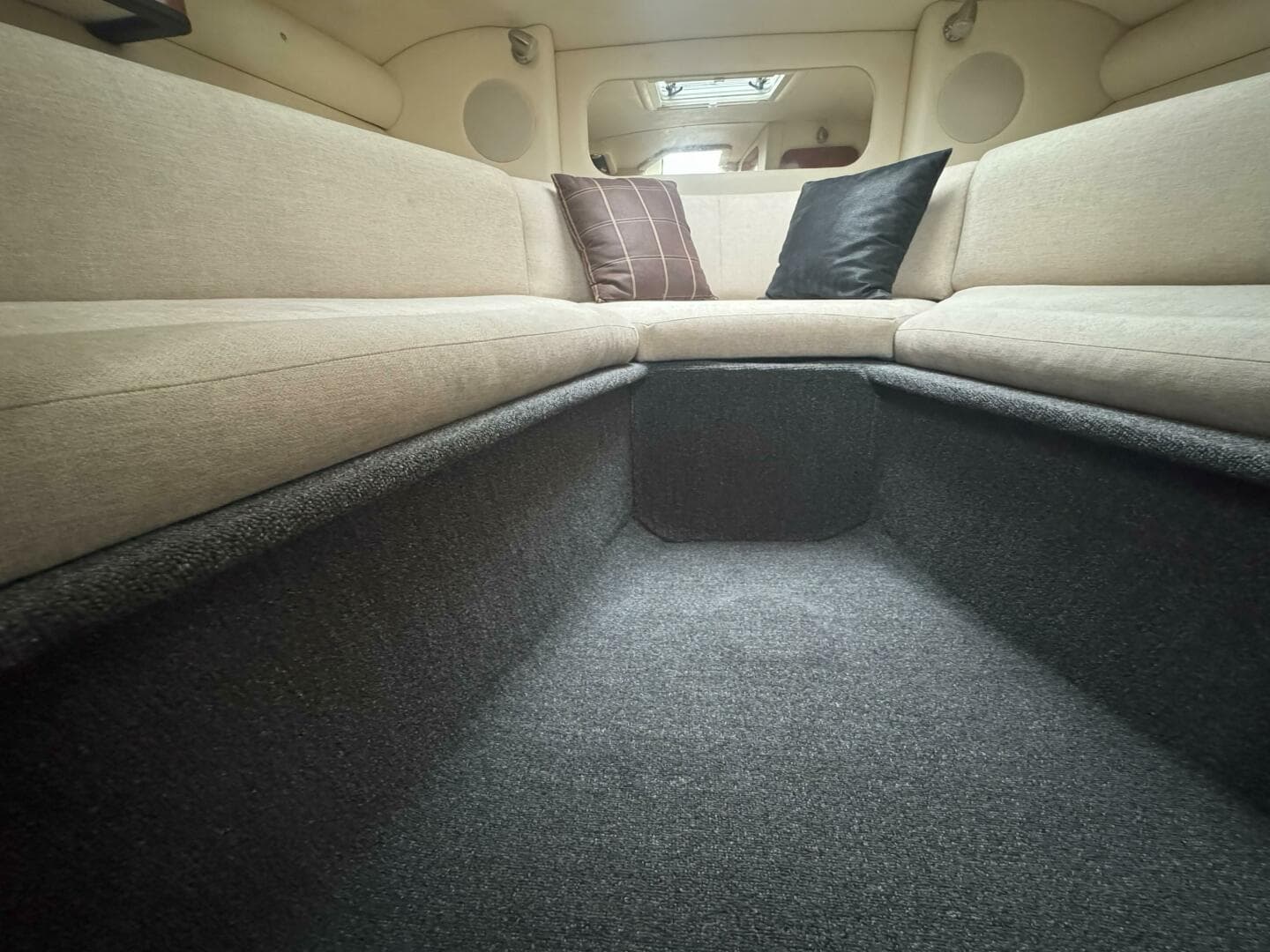 2007 Sea Ray 29SLX with cuddy cabin