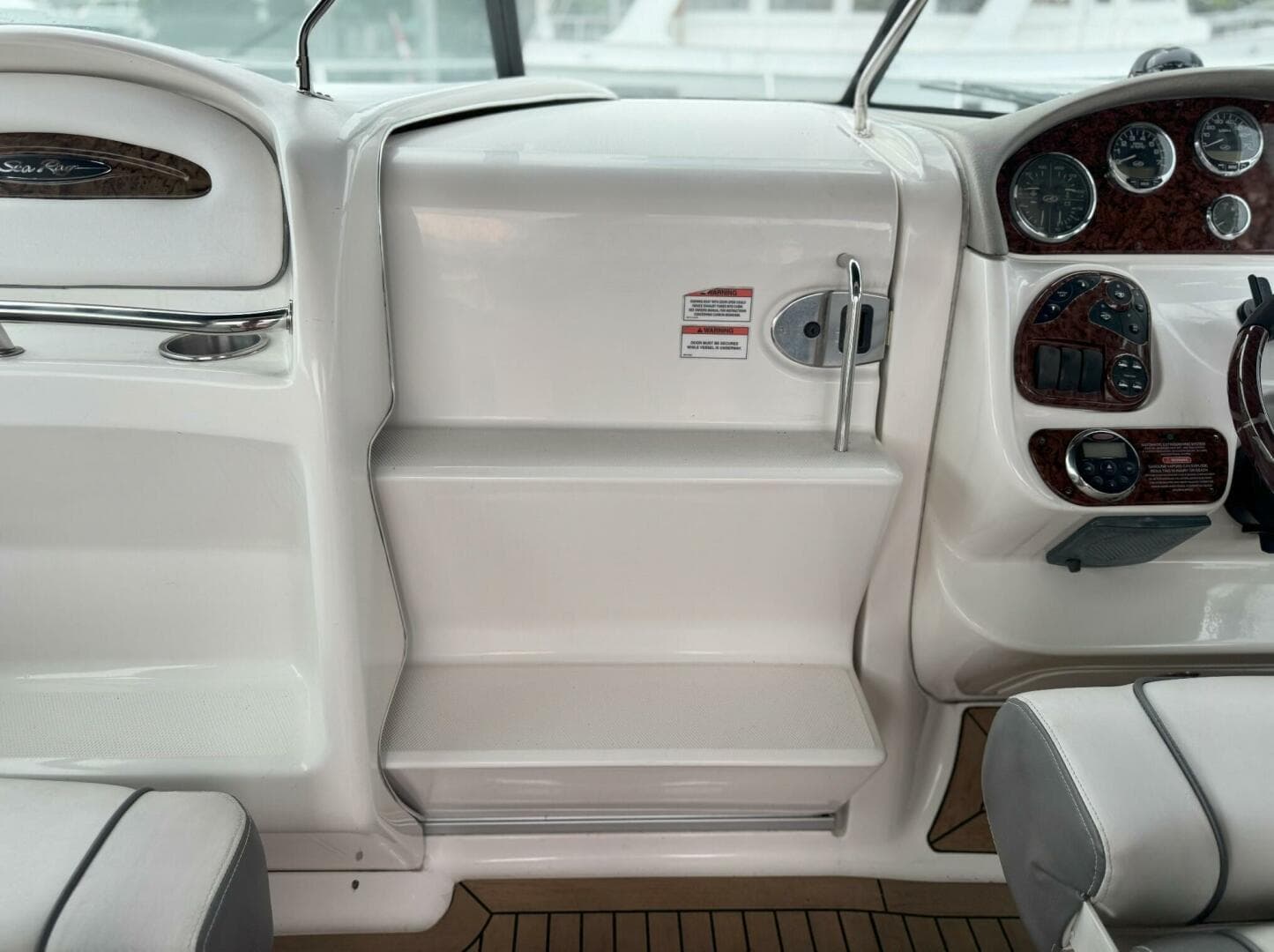 2007 Sea Ray 29SLX with cuddy cabin