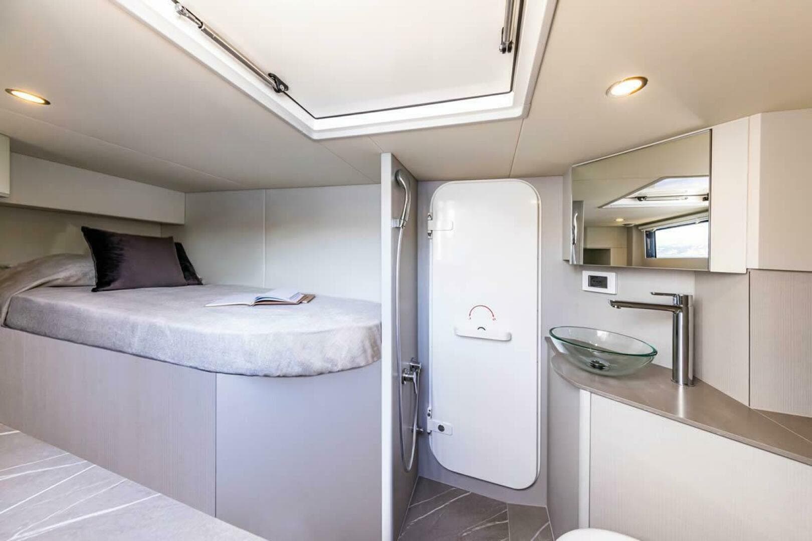 2027 Absolute 53 Navetta